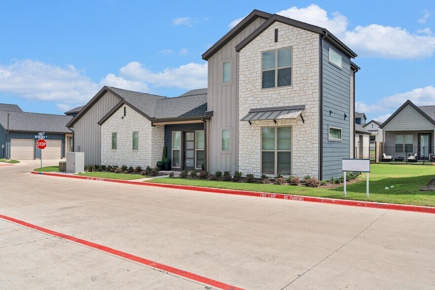 1949 Labrador Ln in Garland, TX - Foto de edificio