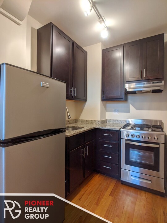 623 W Patterson Ave, Unit 505 in Chicago, IL - Building Photo