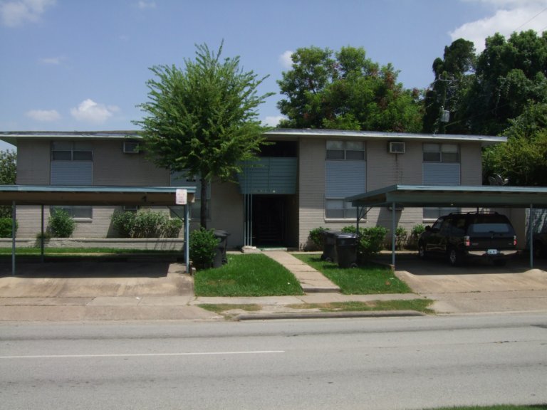 4602 Walker St in Houston, TX - Building Photo