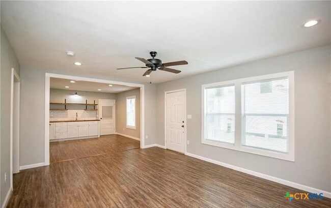 property at 2003 Woodlawn St