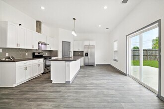 10209 Ashville Dr in Houston, TX - Building Photo - Building Photo