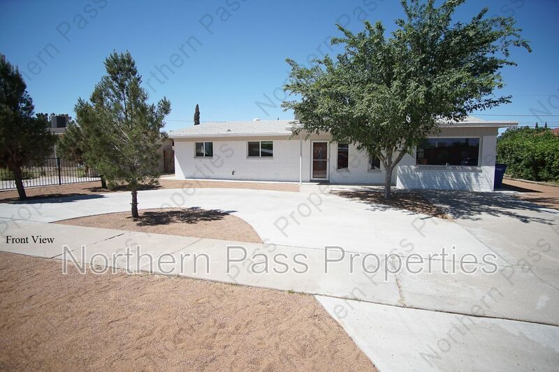 4573 Bobolink Way in El Paso, TX - Building Photo