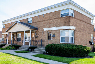 Boulevard North Townhomes in Hammond, IN - Building Photo - Building Photo