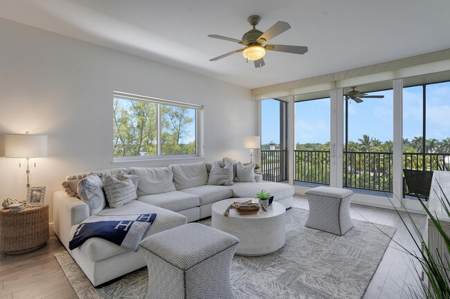 11370-11312 12 Oaks Way in North Palm Beach, FL - Building Photo - Building Photo