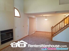 546 Lovell Ave W in Roseville, MN - Building Photo - Building Photo