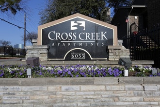 Cross Creek Apartments in Dallas, TX - Building Photo - Building Photo