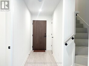 55-TH55 Charles St E in Toronto, ON - Building Photo - Building Photo