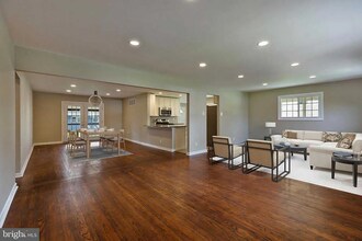 304 Browning Ln in Cherry Hill, NJ - Building Photo - Building Photo