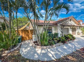 421 NE 38th St in Boca Raton, FL - Building Photo