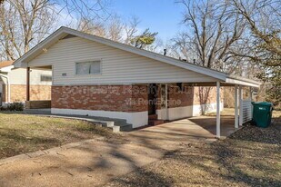 9834 Portage Dr in St. Louis, MO - Building Photo