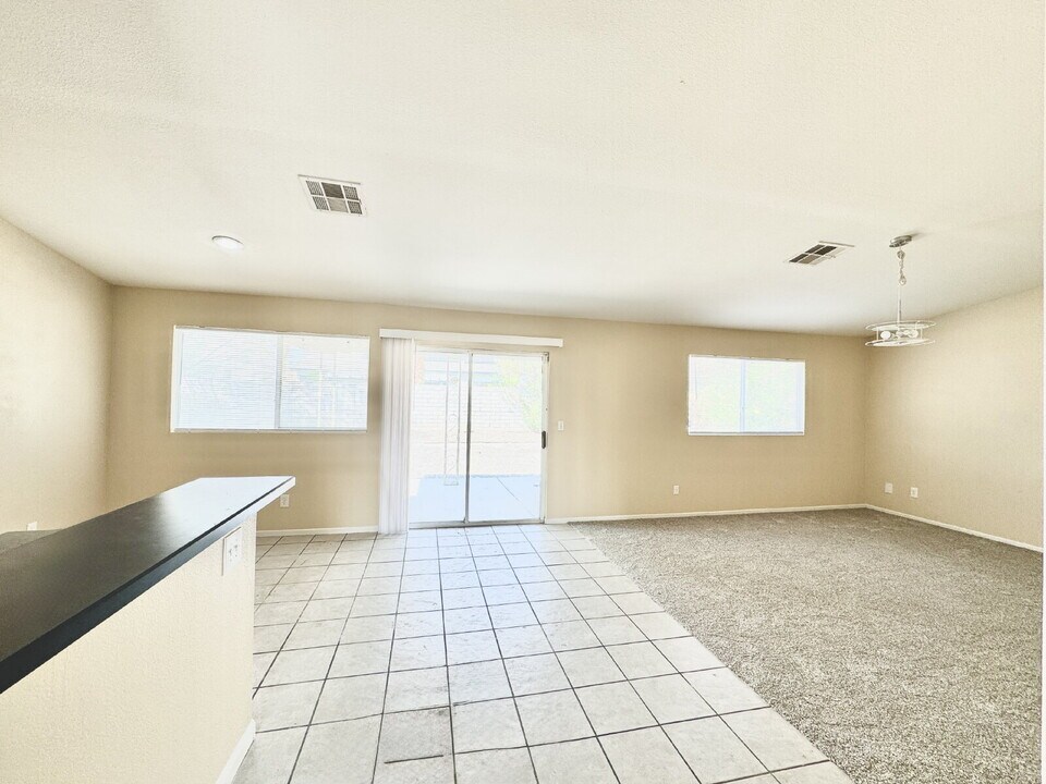 2024 Fountain Valley Way in North Las Vegas, NV - Building Photo