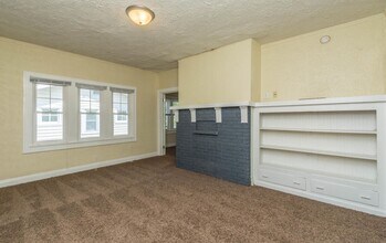 402 E 10th St in Bloomington, IN - Building Photo - Building Photo