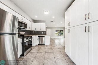4800 NE 4th Ave in Fort Lauderdale, FL - Building Photo - Building Photo