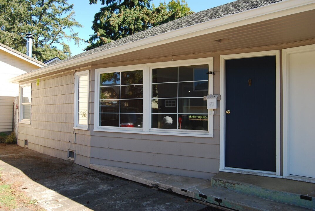 711 E Hancock St in Newberg, OR - Building Photo