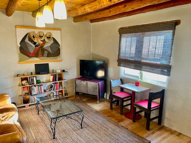 706 Galisteo St, Unit Adobe unit with yard in Santa Fe, NM - Building Photo - Building Photo