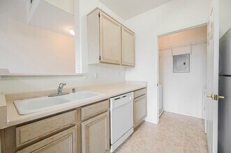 7107 S Durango Dr in Las Vegas, NV - Building Photo - Building Photo