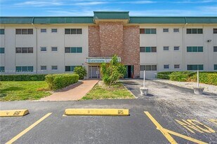 1450 Atlantic Shores Blvd in Hallandale Beach, FL - Building Photo