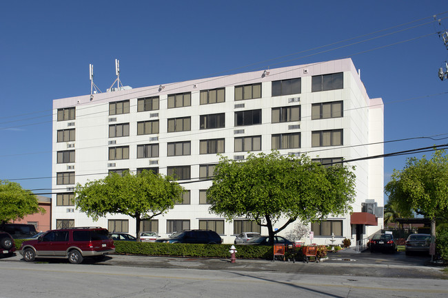 Palm Springs Villas in Hialeah, FL - Foto de edificio - Building Photo