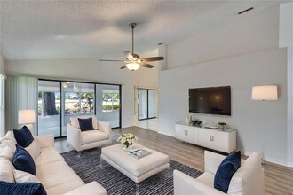 322 Northway Dr in Sun City Center, FL - Building Photo - Building Photo
