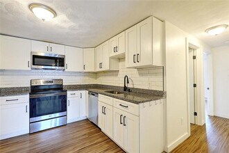 855 Providence St in West Warwick, RI - Building Photo - Building Photo