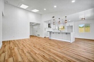 17472 Bellport Cir in Huntington Beach, CA - Building Photo - Building Photo