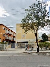 928 SW 3rd St-Unit -201 in Miami, FL - Building Photo - Building Photo