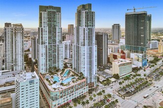 244 Biscayne Blvd in Miami, FL - Building Photo - Building Photo