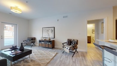 1001 Russell Blvd in St. Louis, MO - Foto de edificio - Building Photo