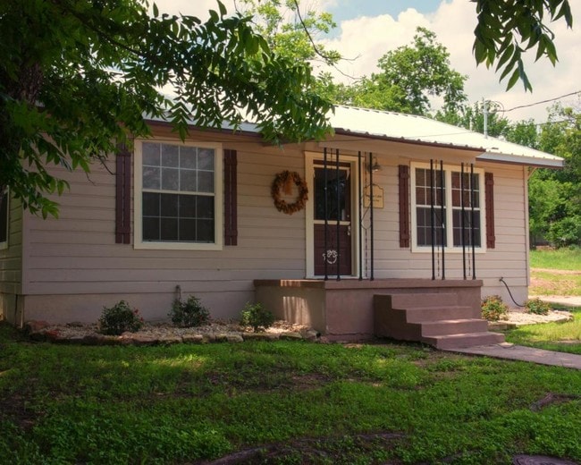 property at 606 Live Oak St