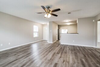 17819 Yellow Birch Trail in Humble, TX - Foto de edificio - Building Photo