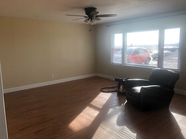 9937 N 1250 East Rd in Shirley, IL - Building Photo - Building Photo