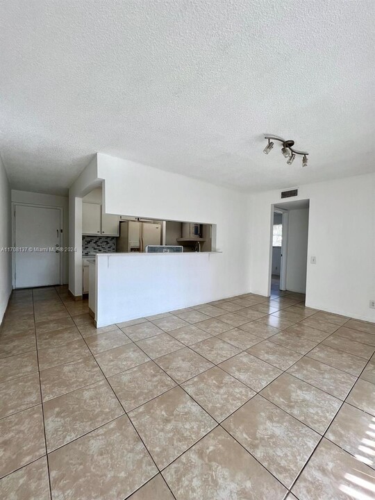 4467 Treehouse Ln, Unit D in Tamarac, FL - Building Photo