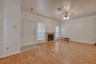 8299 Cambridge St in Houston, TX - Building Photo - Building Photo