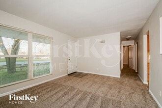 15 E Ofallon Dr in O'Fallon, MO - Building Photo - Building Photo