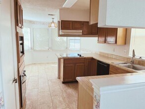 10550 Walnut Glen Dr in Houston, TX - Building Photo - Building Photo