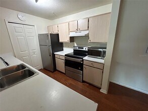 5455 Vineland Rd in Orlando, FL - Foto de edificio - Building Photo