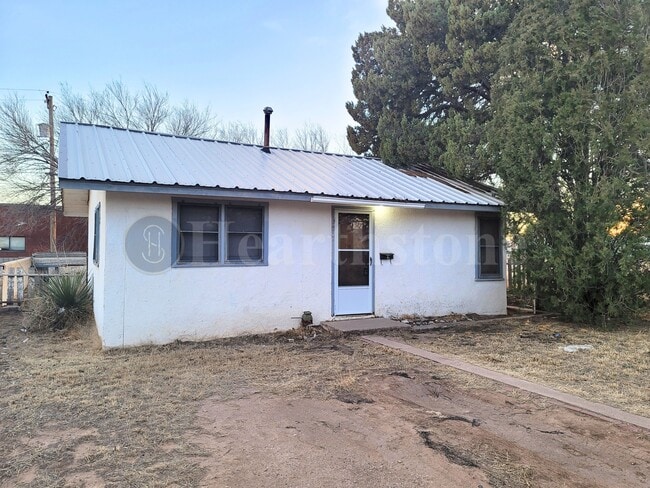 property at 1017 W 14th Ln