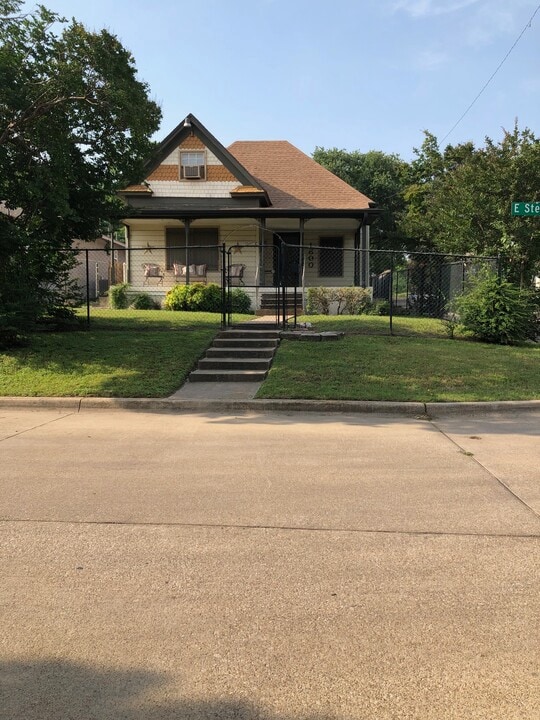 1600 Stella St in Fort Worth, TX - Building Photo