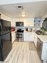 5032 Spencer St in Las Vegas, NV - Building Photo - Building Photo