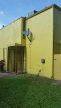 20051 123rd SW Dr in Miami, FL - Foto de edificio - Building Photo