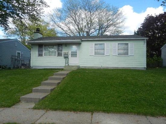2325 N Linwood Ave, Unit 105 in Davenport, IA - Building Photo