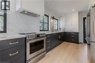 3029 Eva Dr in Burlington, ON - Building Photo - Building Photo