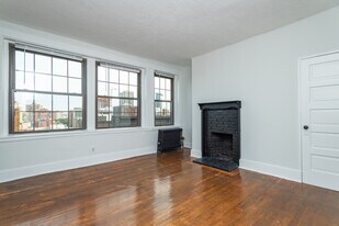 85 Myrtle St, Unit 9 in Boston, MA - Building Photo