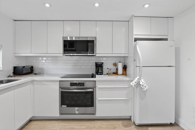 property at 9820 S Hollybrook Lake Dr