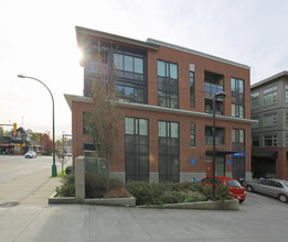 1120 Marine Dr in North Vancouver District, BC - Building Photo - Building Photo