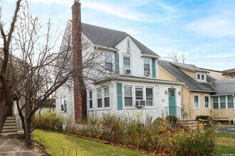 8 Franklin Pl in Great Neck, NY - Building Photo - Building Photo