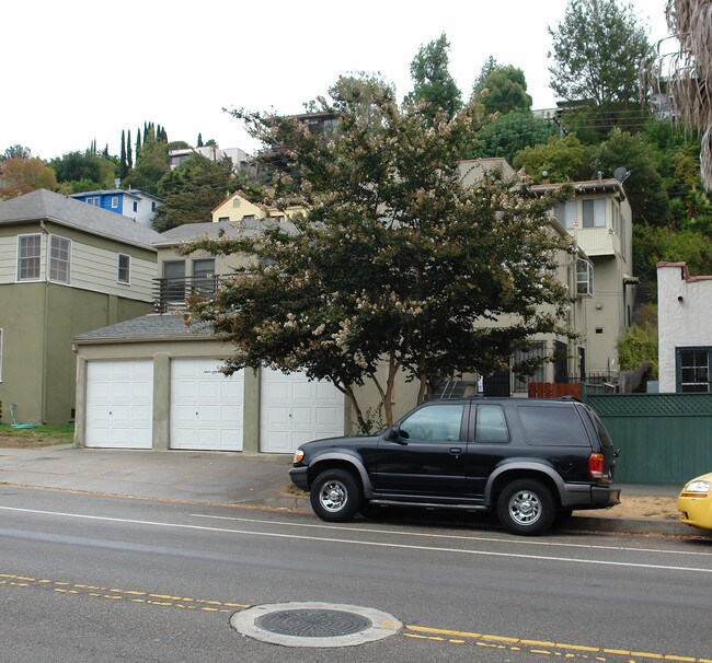 1602-1604 Silver Lake Blvd in Los Angeles, CA - Building Photo - Building Photo