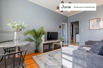 Private bedroom in 3 bed/1 bath Home in Boston, MA - Building Photo - Building Photo