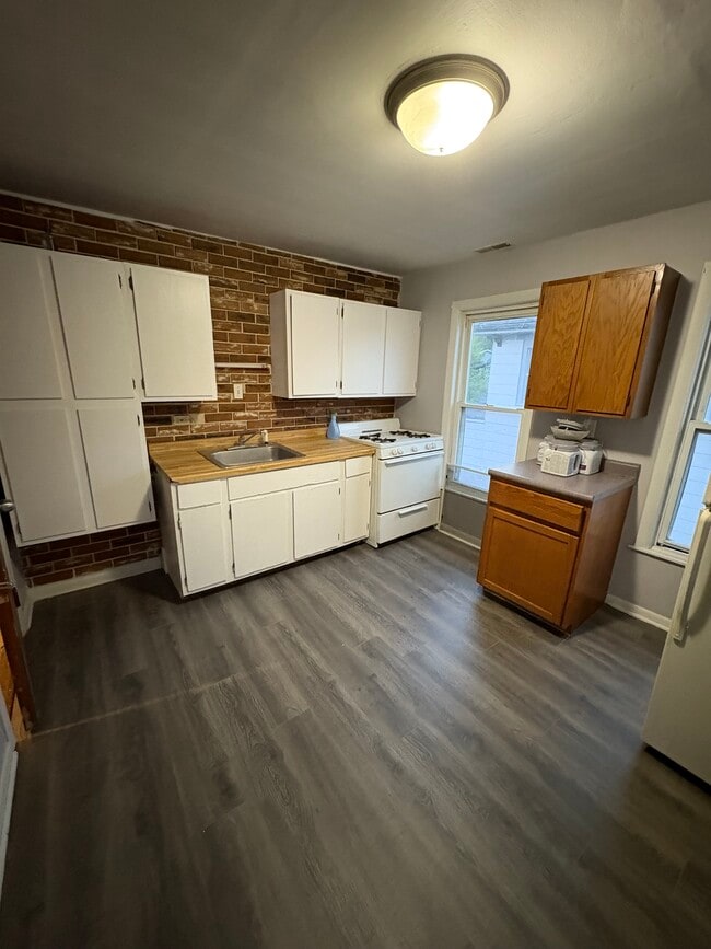902 46th St, Unit Upper unit in Kenosha, WI - Foto de edificio - Building Photo