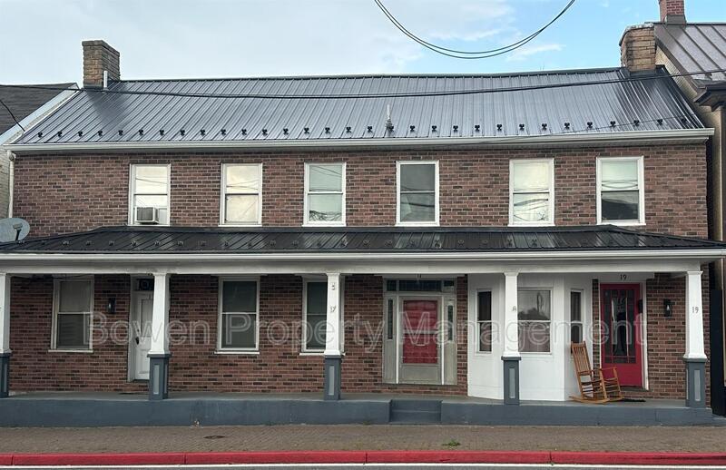 17 S Main St in Boonsboro, MD - Building Photo